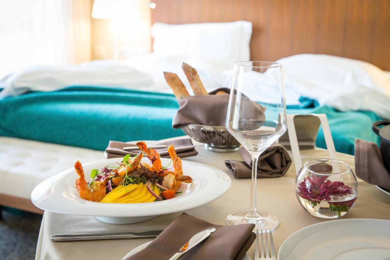 Epic Sana Lisboa Hotel Екстериор снимка Room service