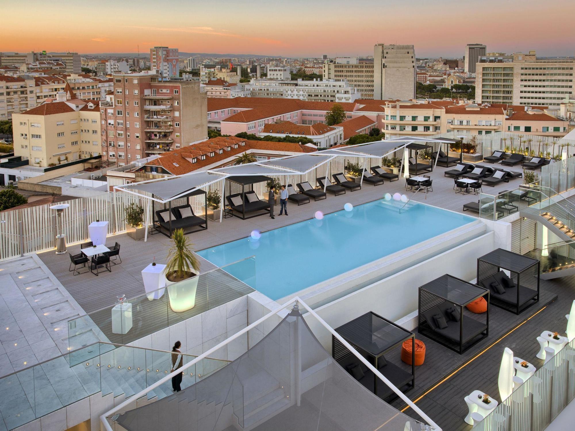 Epic Sana Lisboa Hotel Екстериор снимка The hotel's rooftop pool