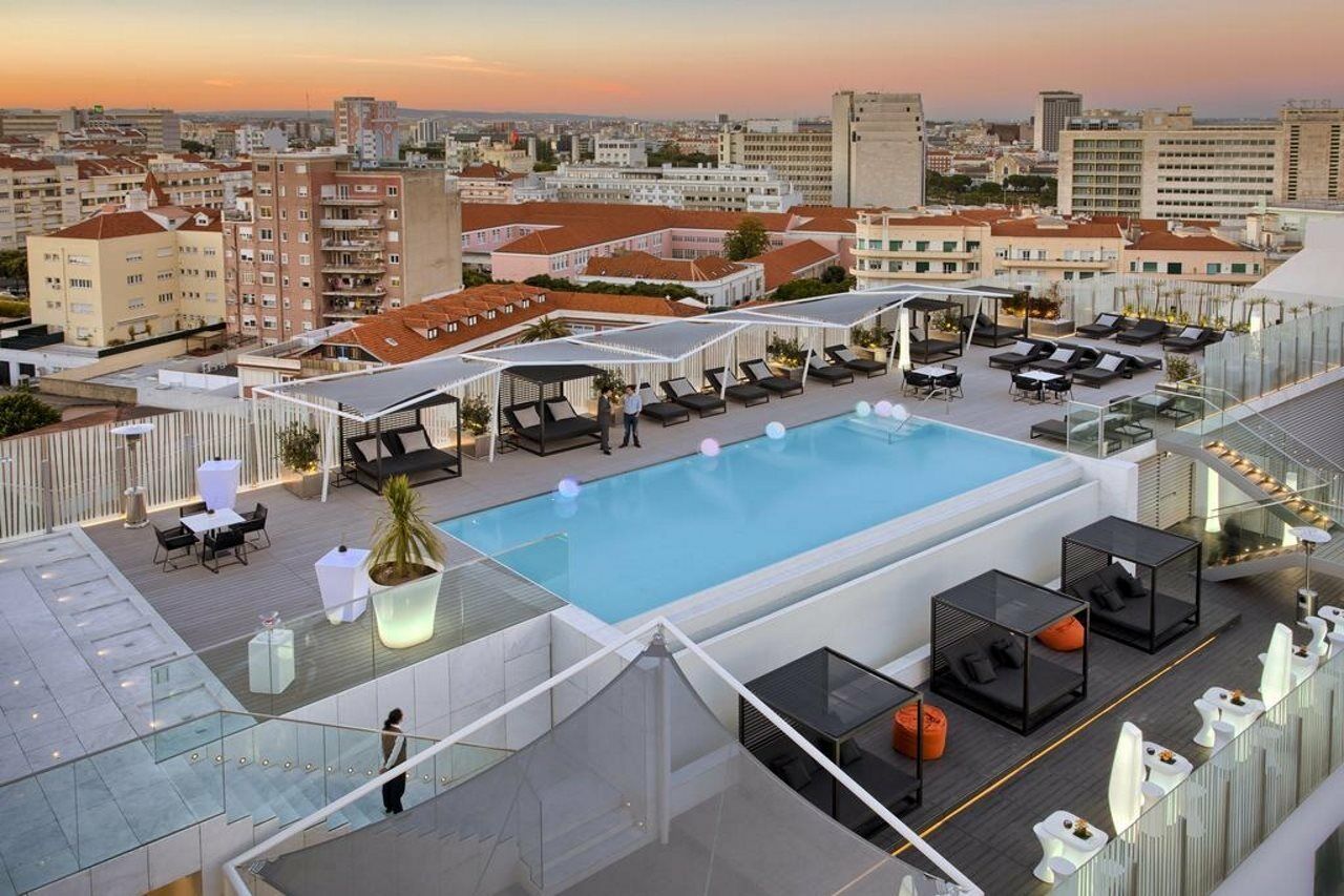 Epic Sana Lisboa Hotel Екстериор снимка The hotel's rooftop pool