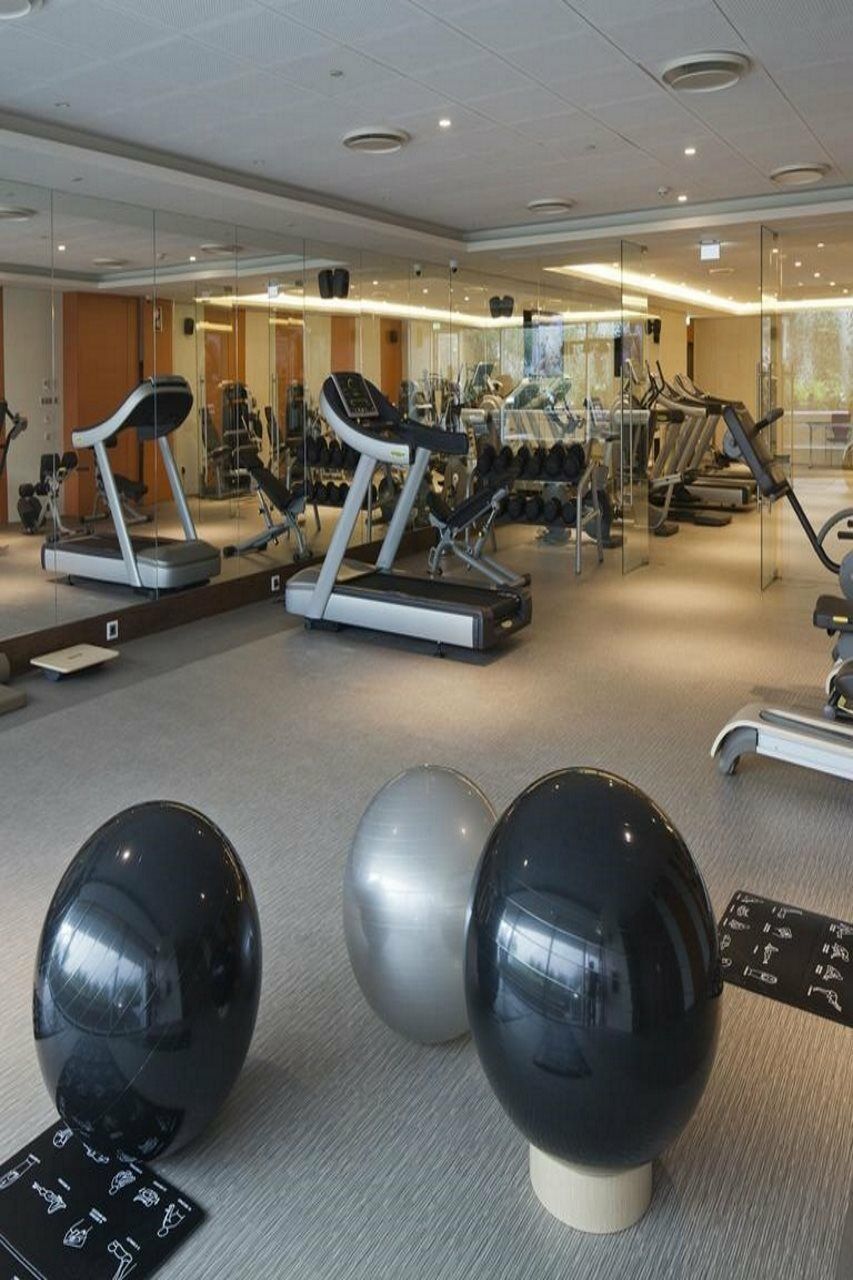 Epic Sana Lisboa Hotel Екстериор снимка The gym at the hotel